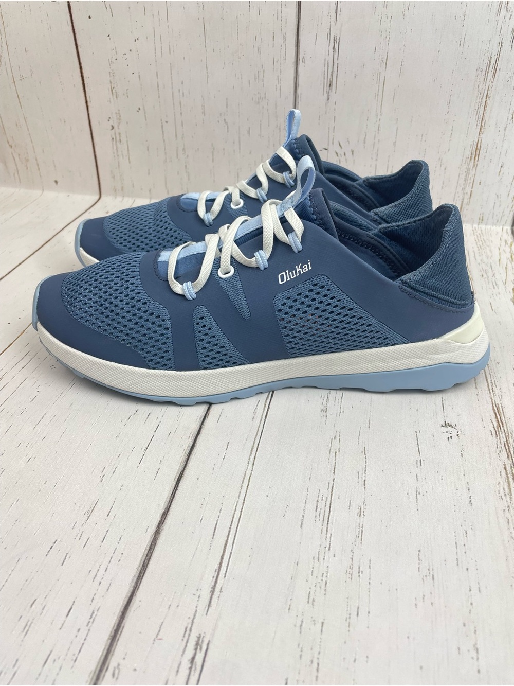 OluKai Huia Women’s Athletic Sneakers *Vintage Blue/Sea Ice